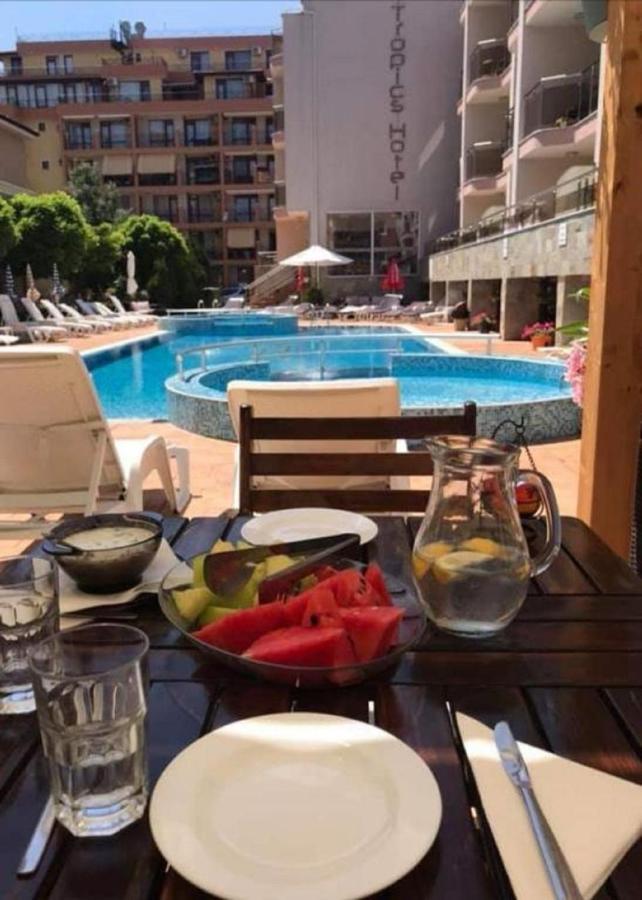 Tropics Hotel Święty Włas Zewnętrze zdjęcie