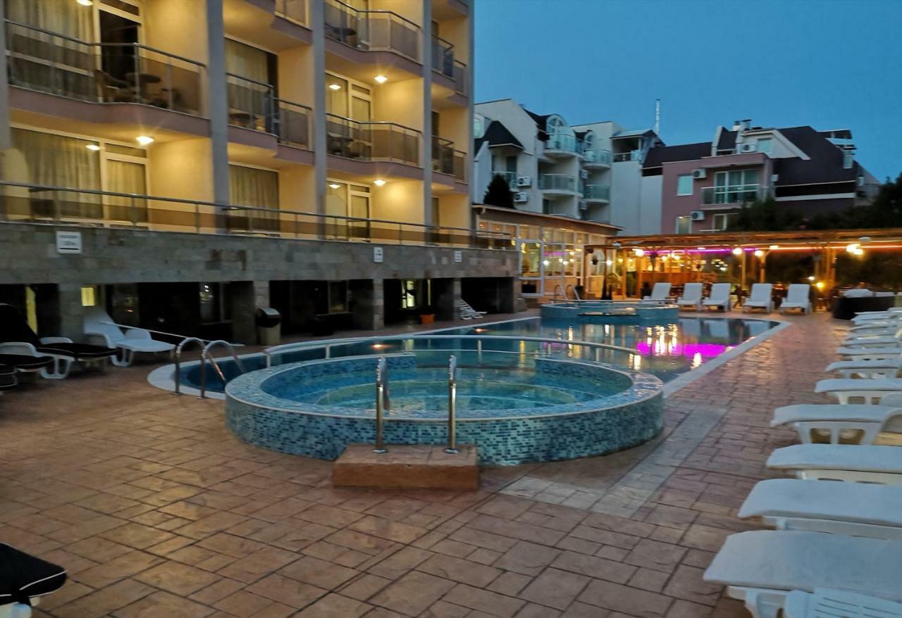 Tropics Hotel Święty Włas Zewnętrze zdjęcie